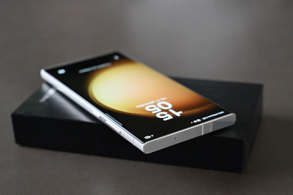 Samsung Galaxy S23 Ultra 256GB, бял – перфектно състояние