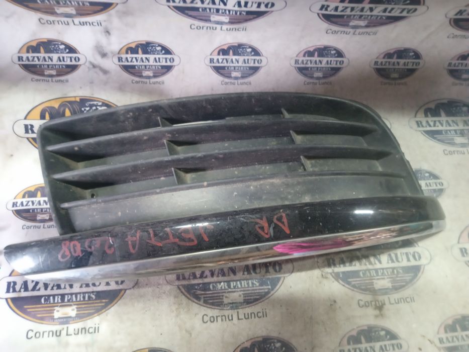 grila proiector dreapta volkswagen jetta 2008