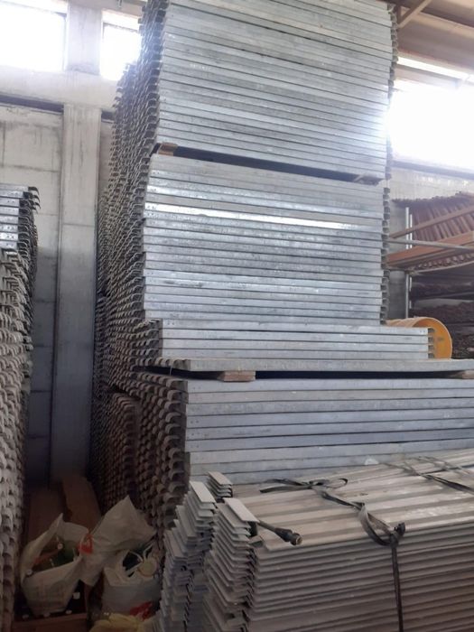 Поцинковани пътеки / талпи за италианско рамково скеле