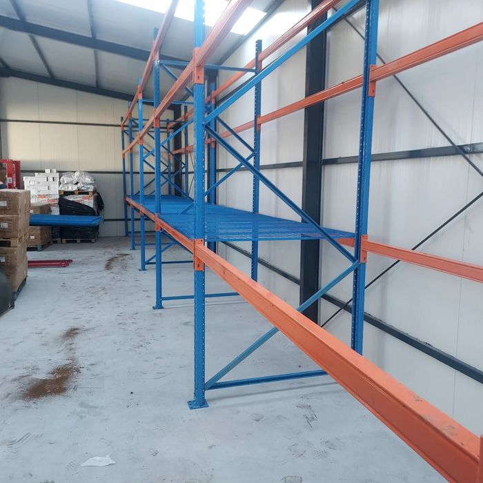 Vând rafturi metalice reglabile profesionale