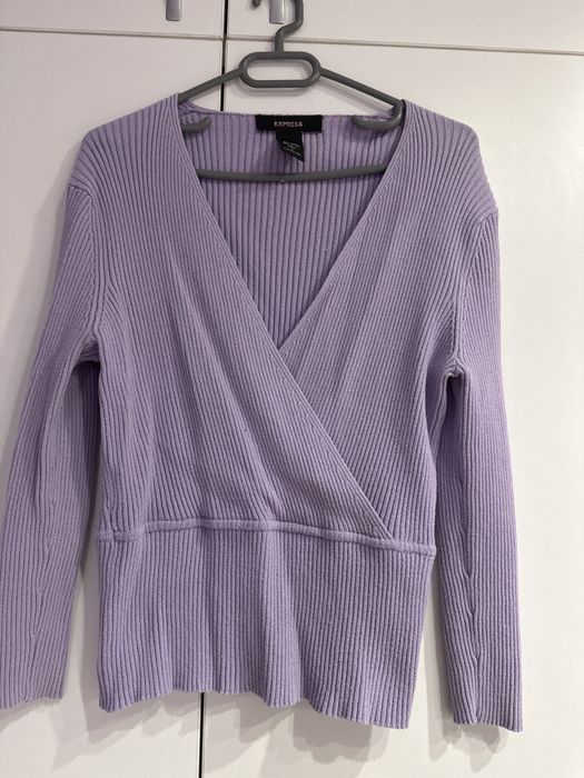 Лилав пуловер