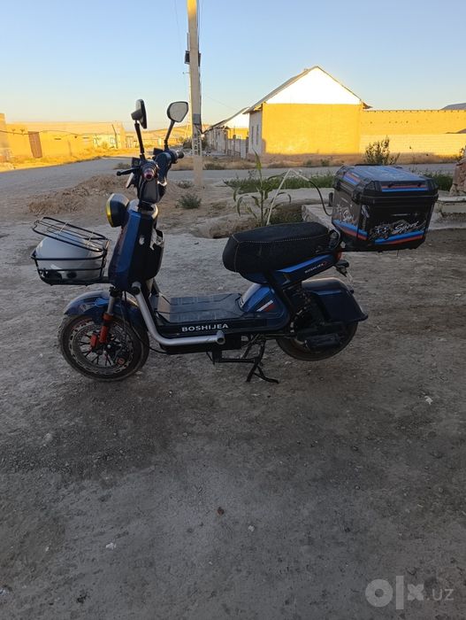 Skutr  yaxshi xolati yangi narxiga kelisham 6 ta akumlatorli
