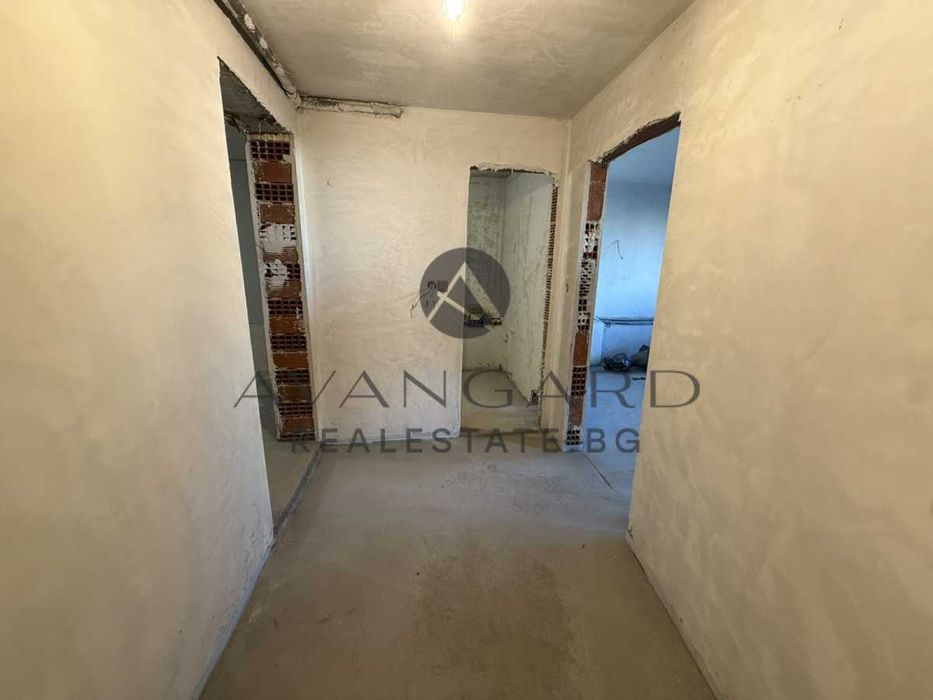оф.24538 Двустаен с двор / Бунарджика