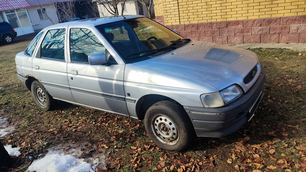 Продам форд эскорт на запчасти