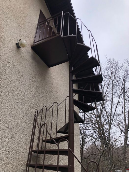 Вита стълба метална