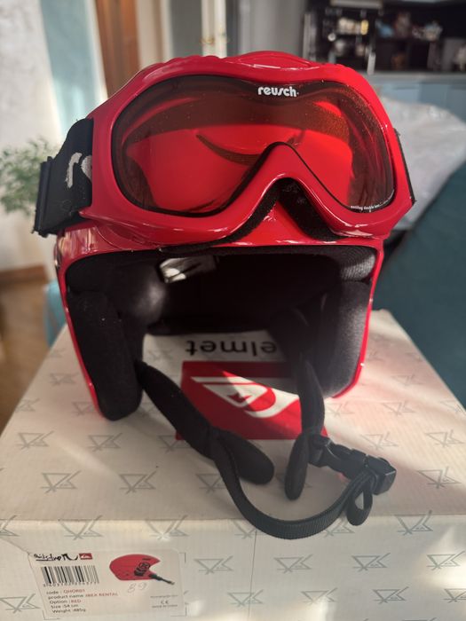 Скиорска каска, очила и ръкавици