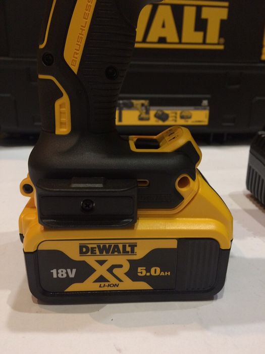 Акумулаторен Безчетков Винтоверт DeWALT DCD796P1 18V Комплект