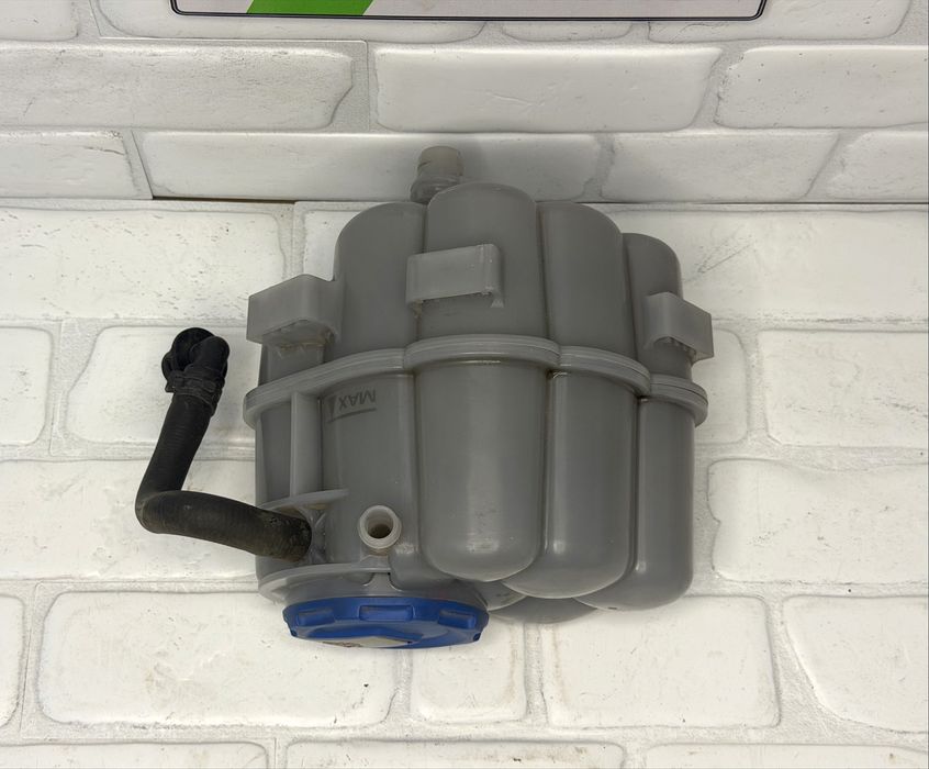 Казанче антифриз AUDI A4 A5 8W1121405E 8W1121403A