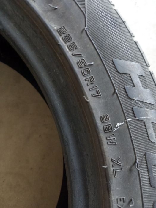 Гуми 2 броя 225/50/17 HIFLY