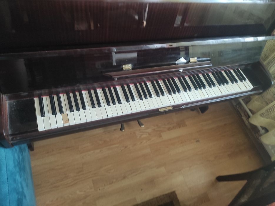 Пиано запазено без много забележки