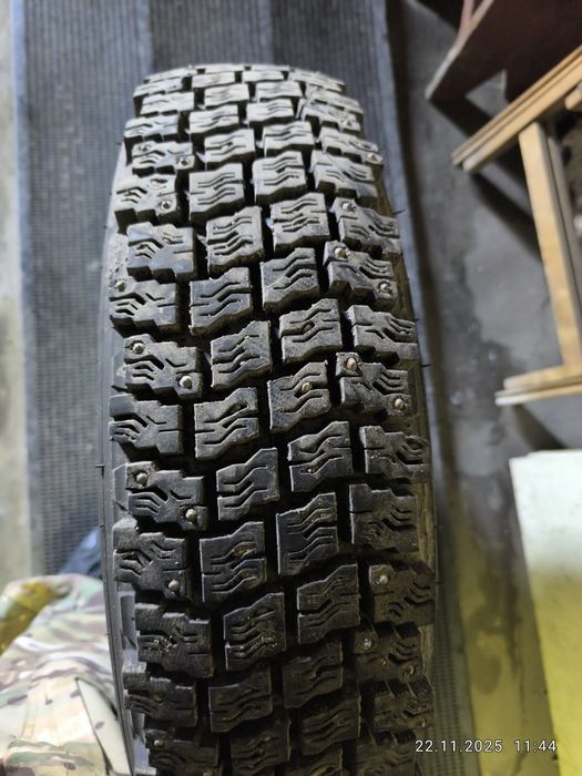 Шины с дисками на ниву