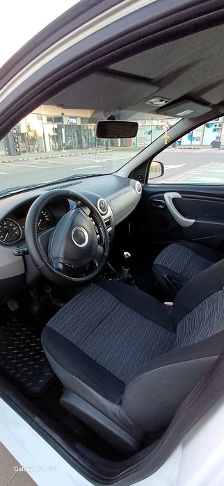 Vând Logan Facelift