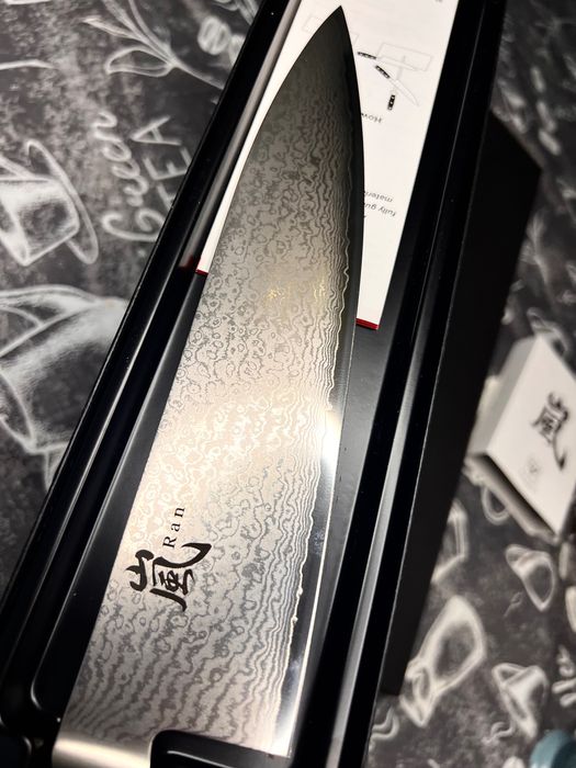 Cuțit japonez profesional Damascus 24 cm – Yaxell Ran – NOU, sigilat