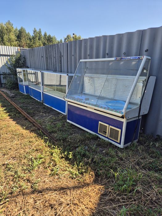 Продам холодильник и стеллажи