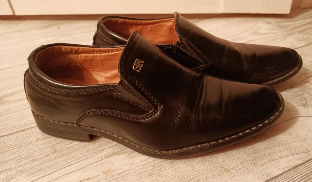 Продам туфли на мальчика