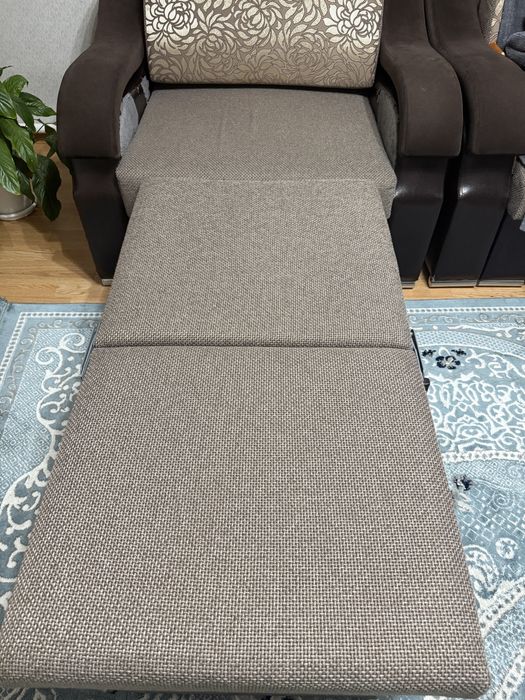 Диван с креслой для гостиной