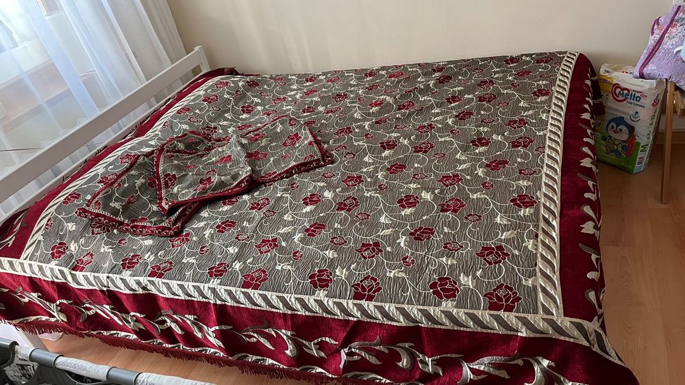 Покрывало на кровать новое