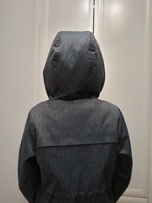 Продам куртку на девочку демисезонная