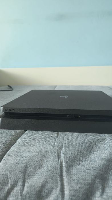 Consola Sony PlayStation 4 FORNITE PS4 500 GB  controlere și 3 jocuri