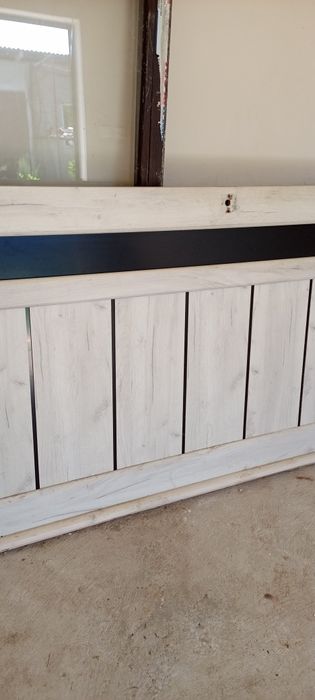 дверь продаётся тяжёлая крепкая