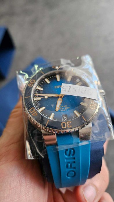 Oris Aquis Date Calibre 400-2 Automatic ЧИСТО НОВ