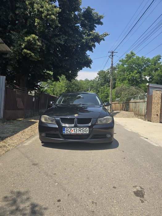 E - 90 / 2006 Mașina funcționează impecabil.