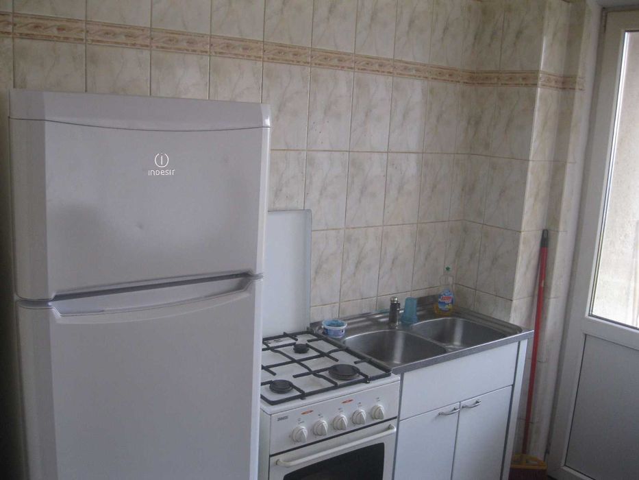 Persoana fizica vand ap. 4 camere etaj 1 Rogerius