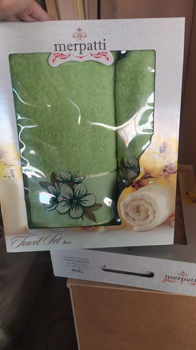 Продам 3 набора полотенца