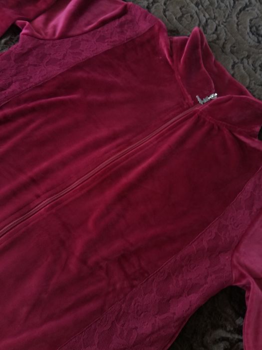 Анцуг Червен плюш