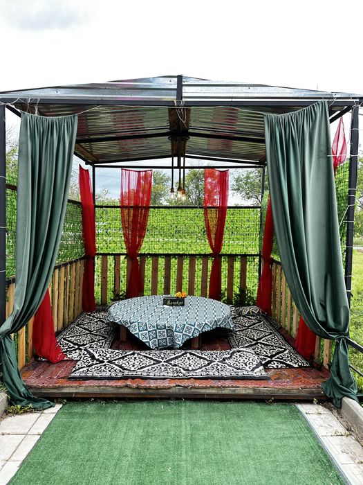 Летнее кафе в центральном парке……