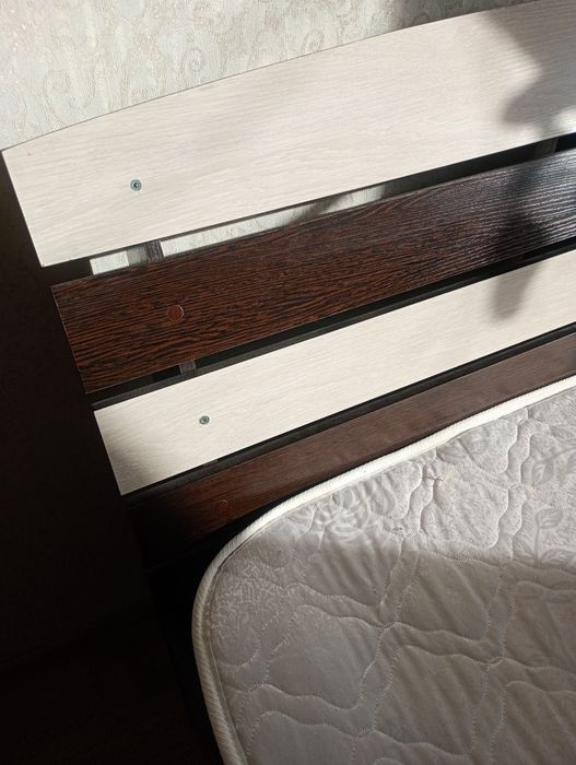 Продам 2х спальную кровать 140/200