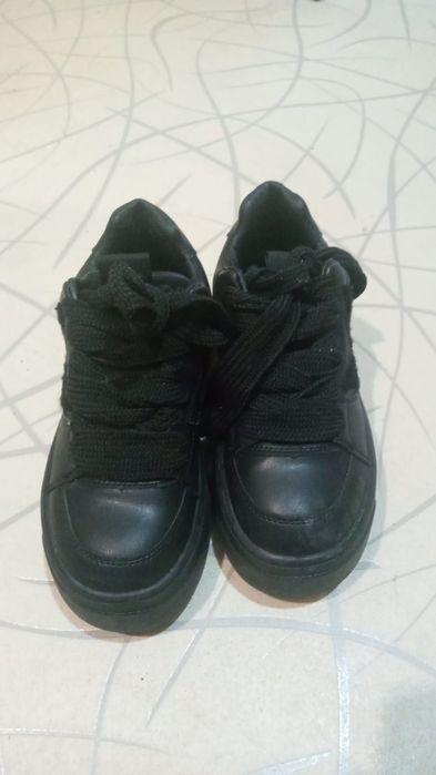 Продам кроссовки на девочку