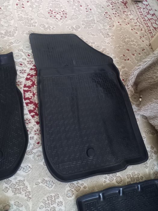 Продам коврики Рэно Дастер.Сандэро.