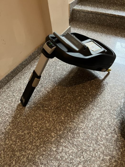 MaxiCosi (столче за кола)