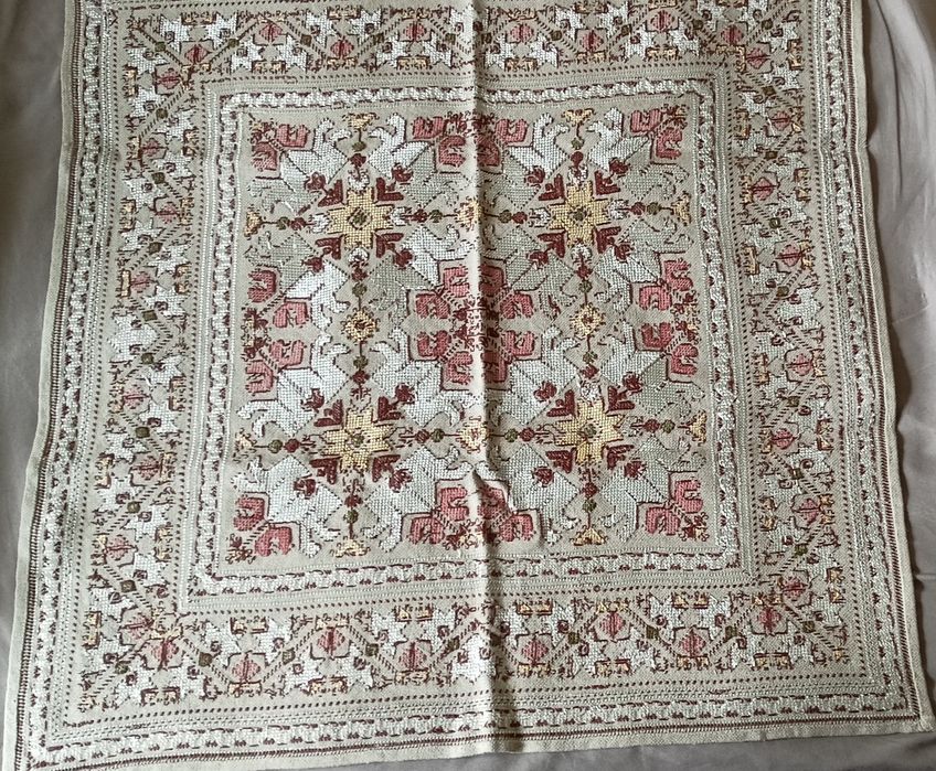 Ръчно бродирана царска шевица с копринени конци