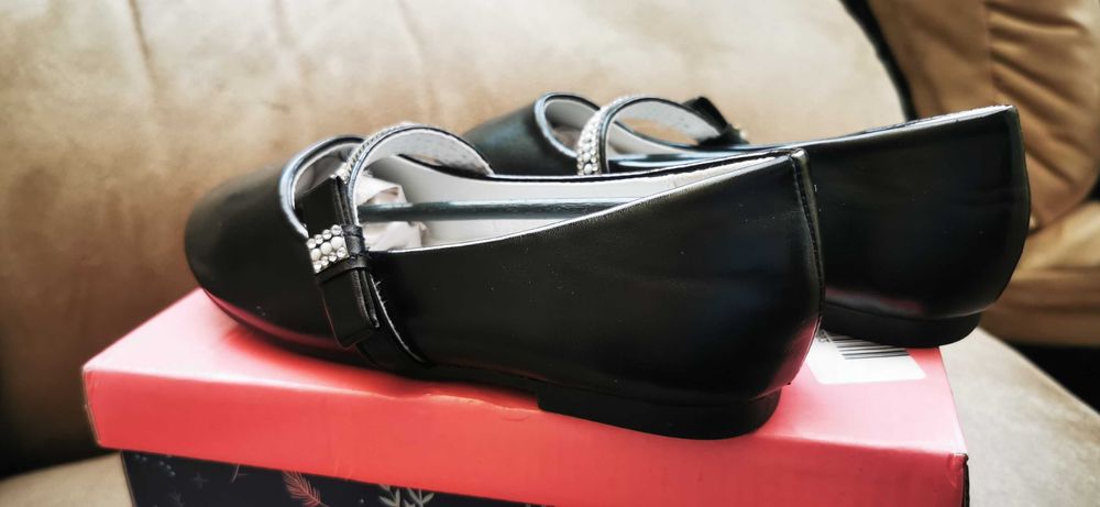 Продавам детски обувки, тип балерини - черни, 28 номер