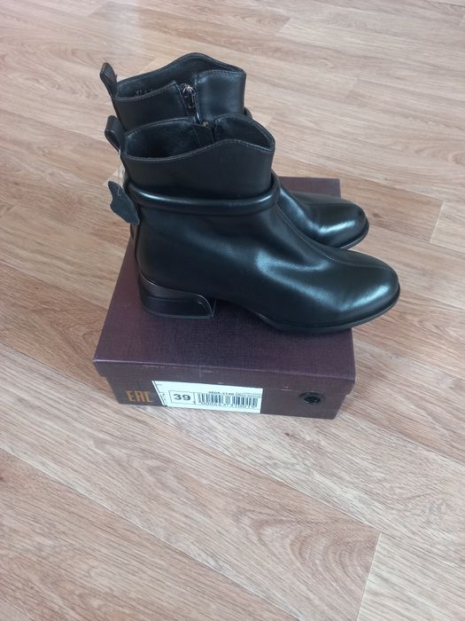 Продам сапоги новый