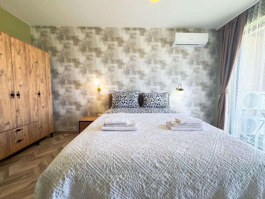 Дава се под наем Двустаен апартамент в к.к. Св.Св. Константин и Елена - 65 кв.м за 698.19 € - Снимка #3