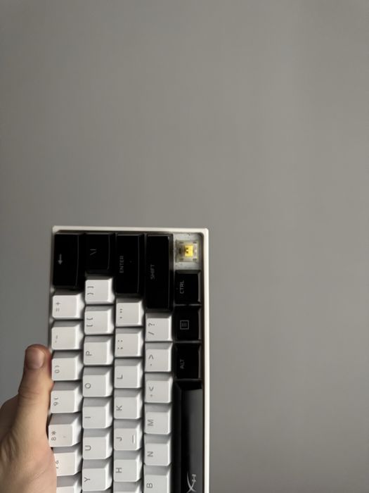 Tastatura Qwerty key 60% cu yellow switchuri