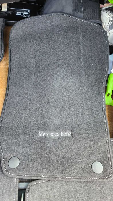 Стелки за Mercedes ML W164. Черен графит с бял шев