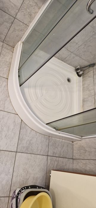 Cabina de dus cu cadă