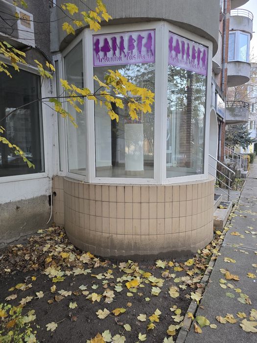 Închiriez spațiu comercial central 65m2.