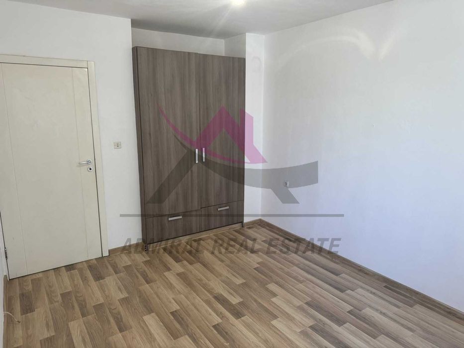 Дава се под наем Четиристаен апартамент в Варна, Лятно кино Тракия - 110 кв.м за 900 € - Снимка #6