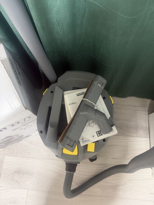 Aspirator KARCHER NT 22/1 cu acumulator (nu dețin si acumulatorul)