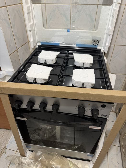 Aragaz pe gaz Zanussi ZCG612K1SA