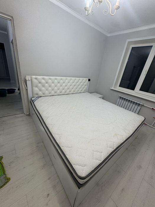 Продаю Кровать с матрасом 220х220