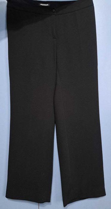 Ayollar kiyimi (ikkitalik dvoyka) sotiladi.