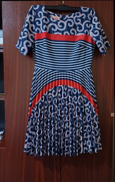 Vănd rochie damă elegantă preț 150 lei, nouă .