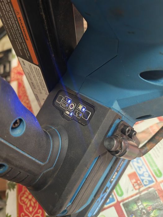 Pistol de cuie Erbauer