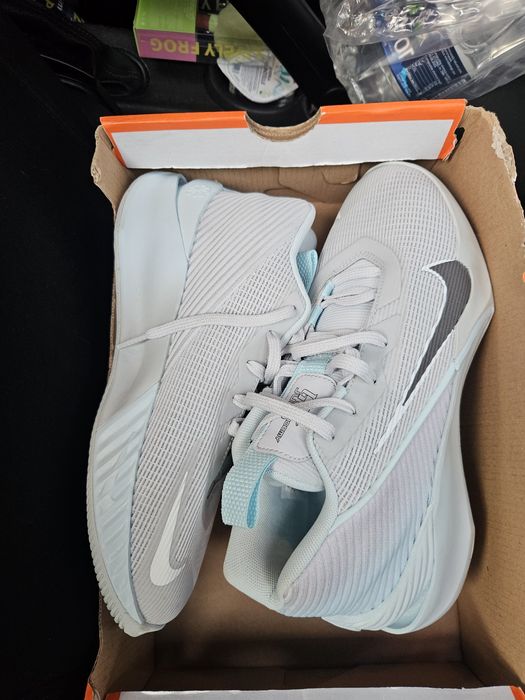 Adidași Nike noi masura 38,5